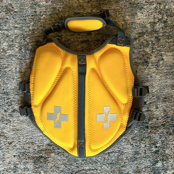 Small dog flotation vest - Picture 3 of 3
